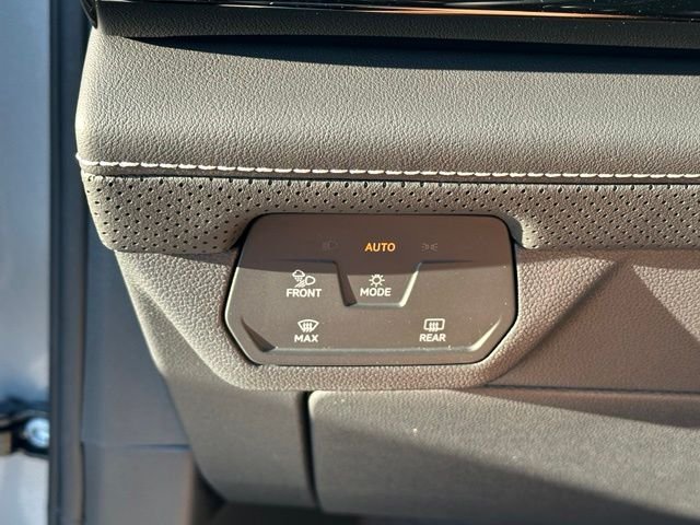 New 2026 Silver Mist Metallic Volkswagen 2.0T SE w/Technology image 24