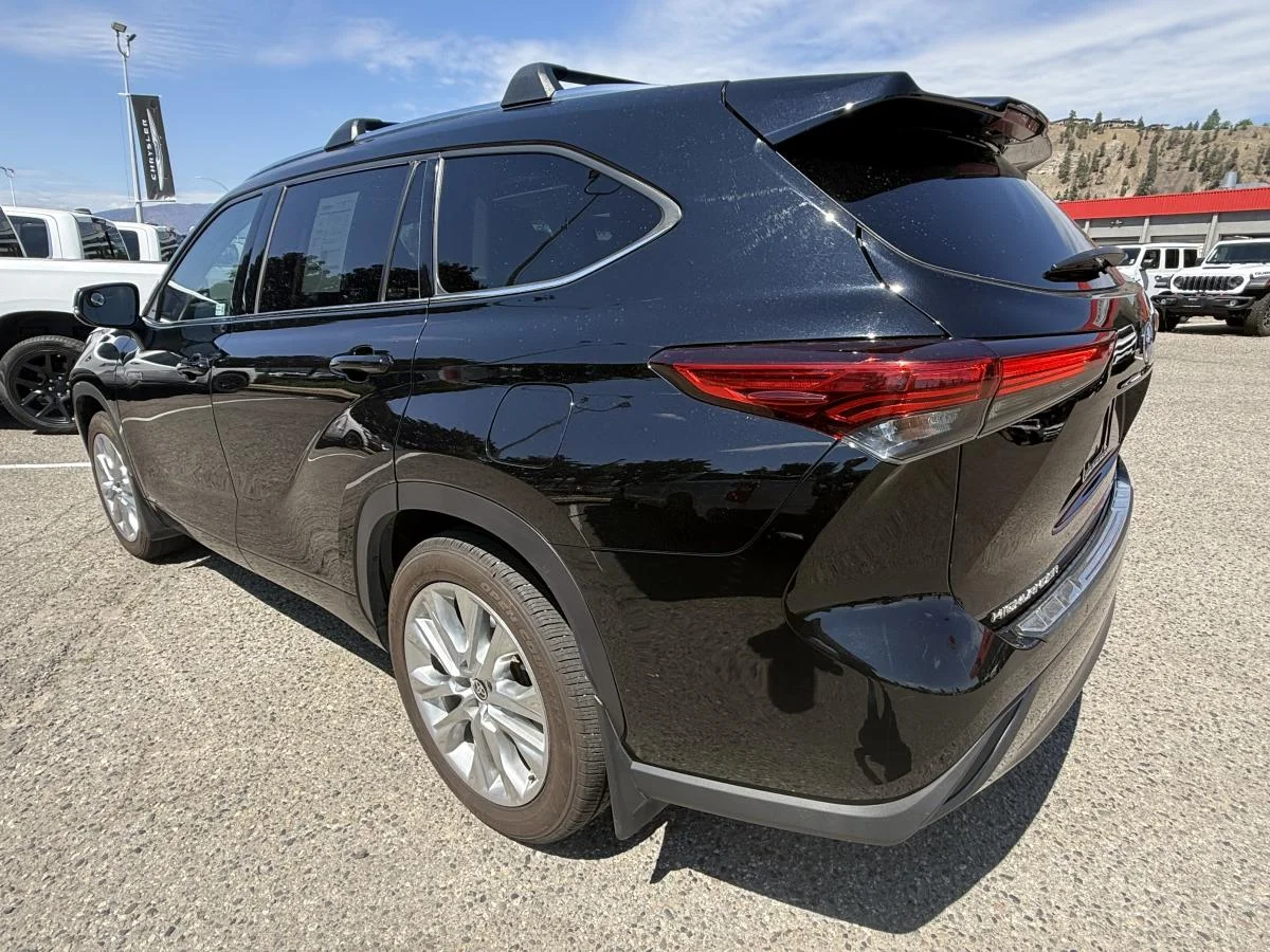 Used 2020 Black Toyota Limited Awd image 3
