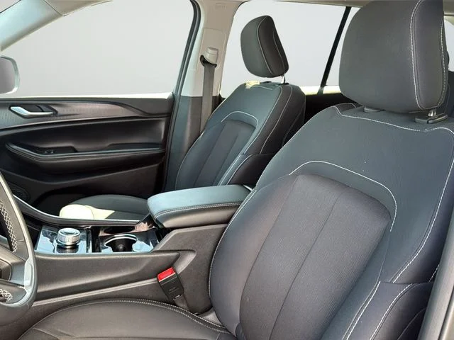 Used 2023 Gray Jeep Laredo image 10