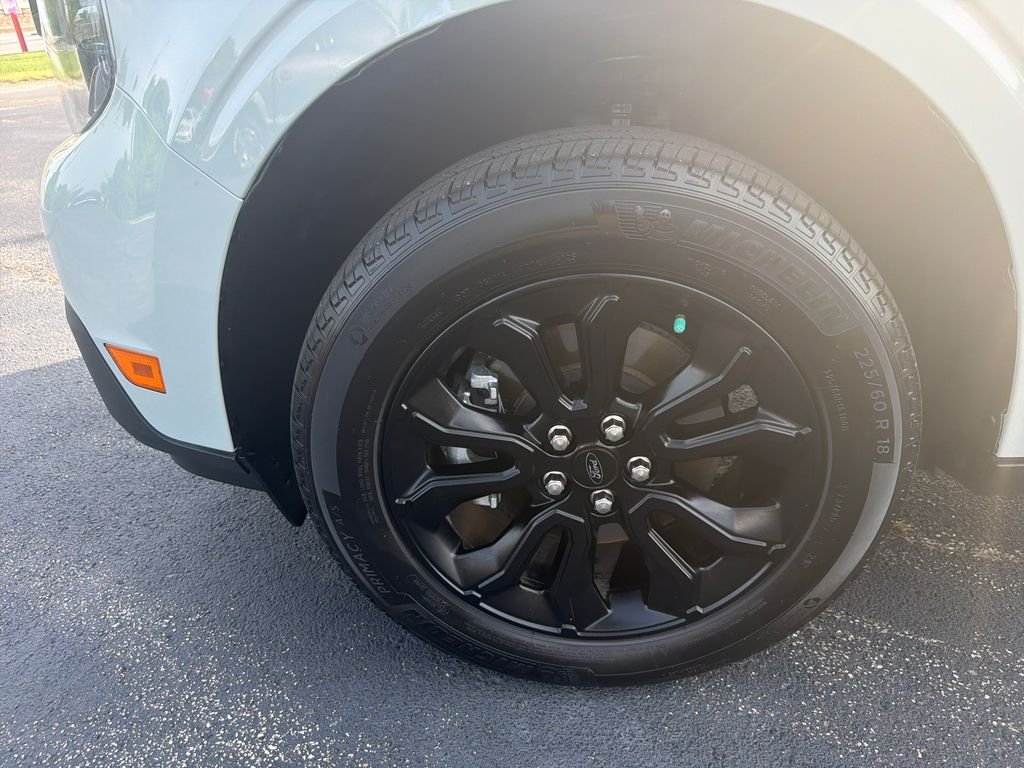 Used 2024 Green Ford XLT image 2