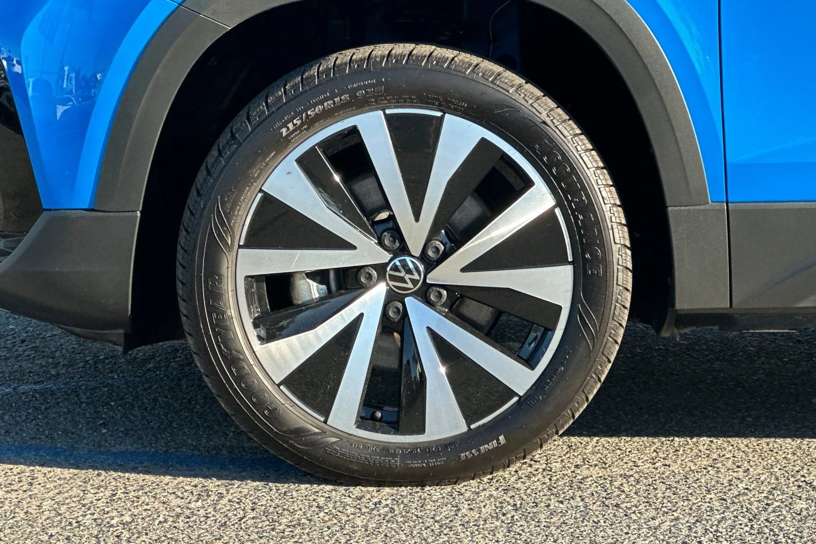 Certified Used 2022 Blue Volkswagen 1.5T SE image 25