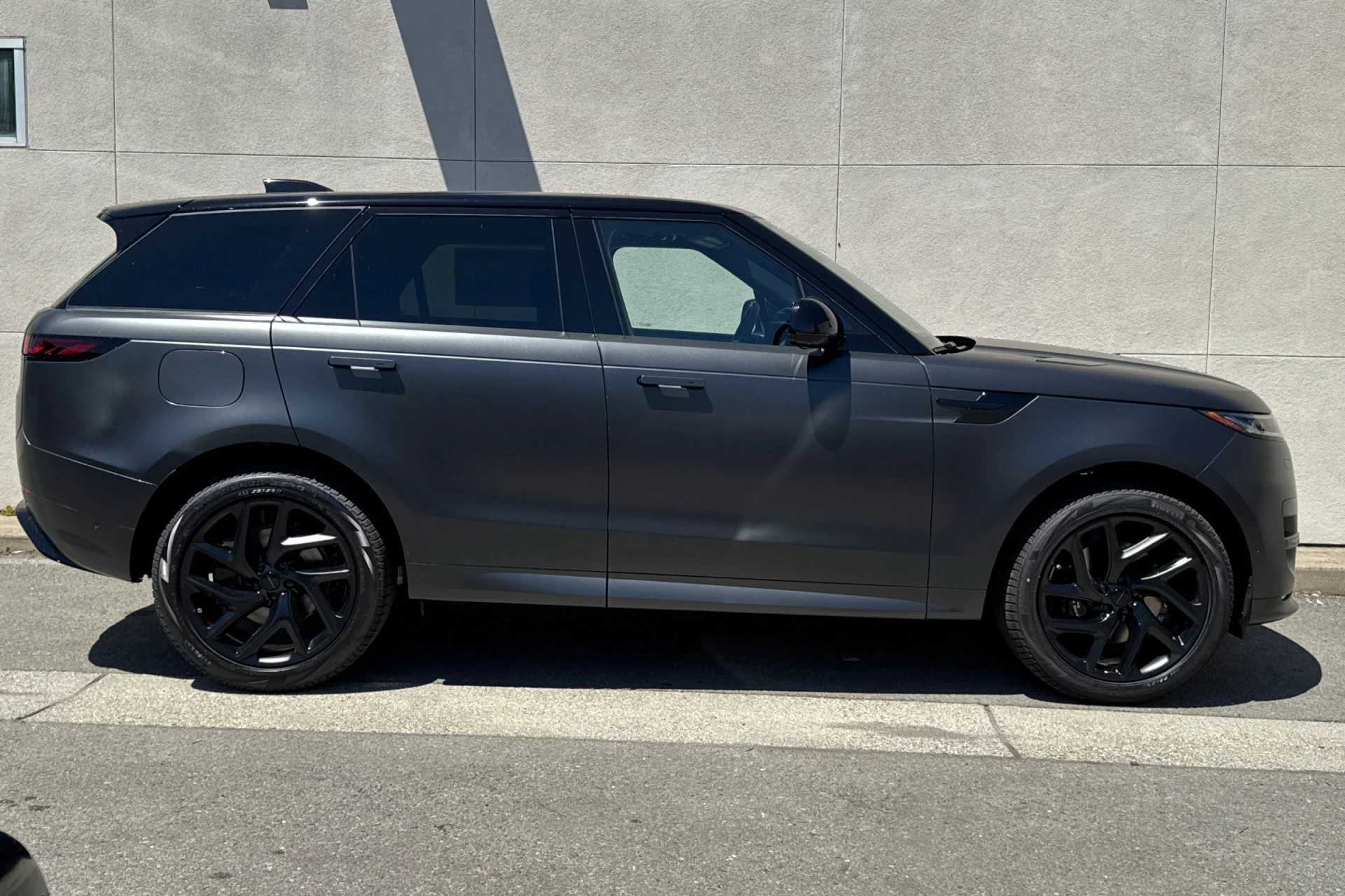 New 2026 Carpathian Grey Land Rover Dynamic SE image 8