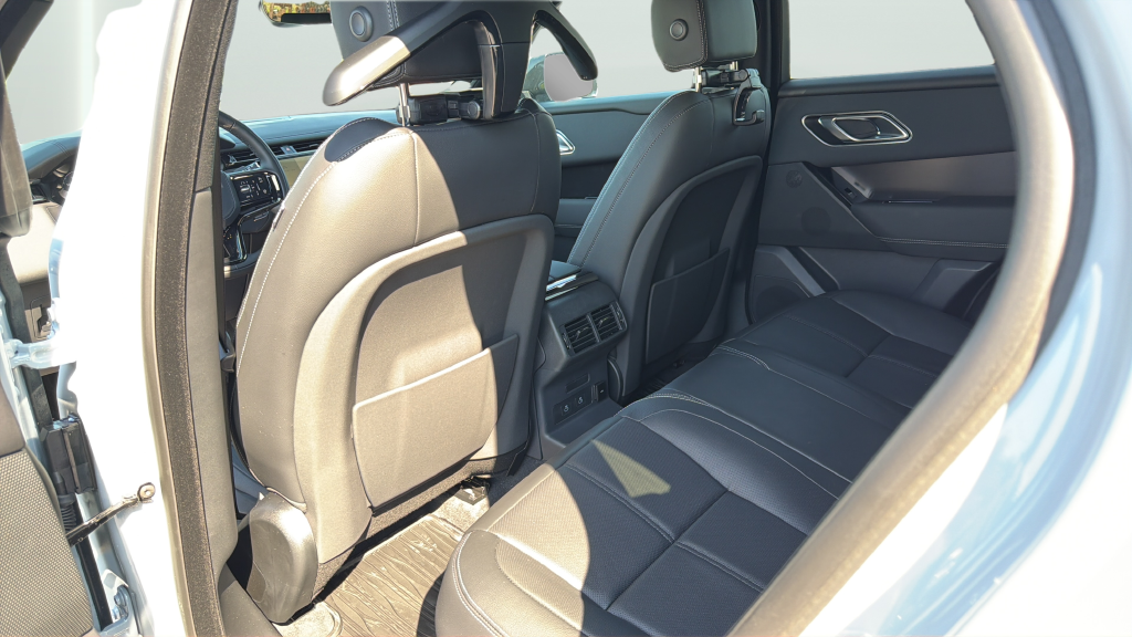 New 2026 Arroios Grey Land Rover  image 22