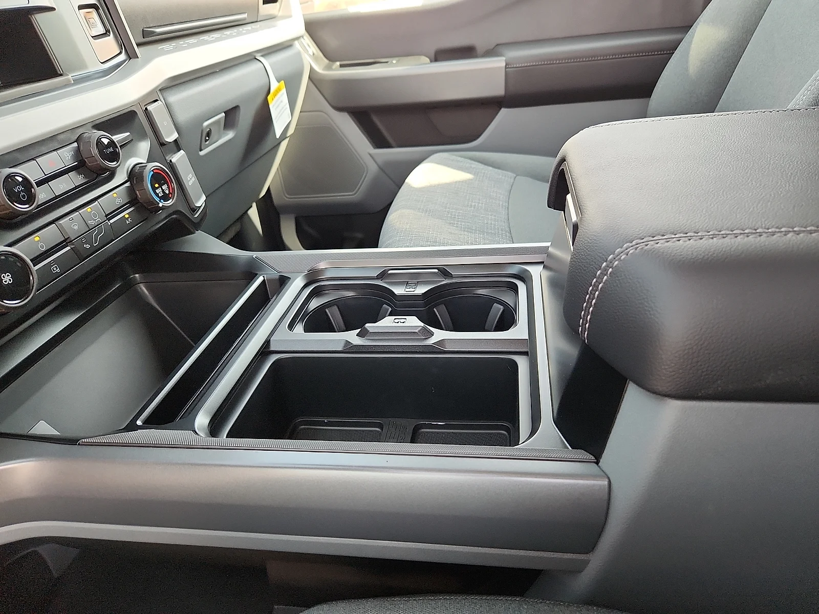 New 2026 Carbonized Gray Metallic Ford XLT image 25