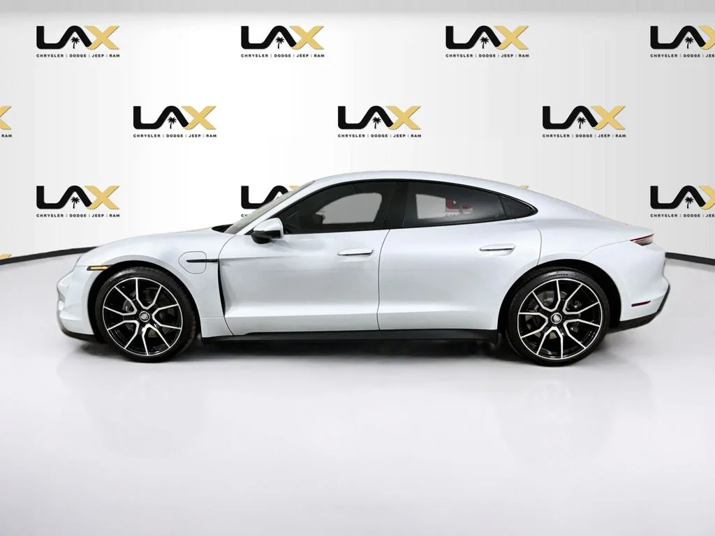 Used 2023 White Porsche Base image 4