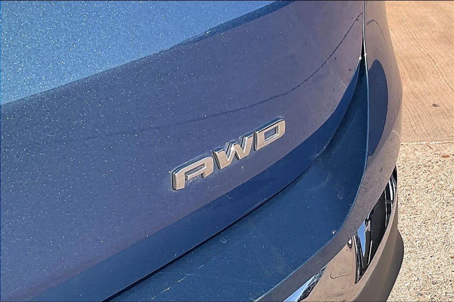 Used 2024 Downpour Metallic GMC SLT image 10