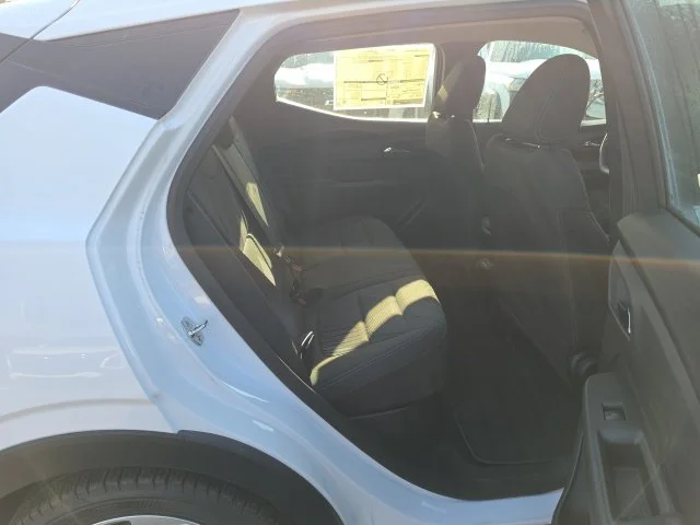 New 2027 White Chevrolet LT image 21