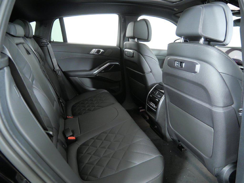 New 2027 Black Sapphire Metallic BMW xDrive40i image 26