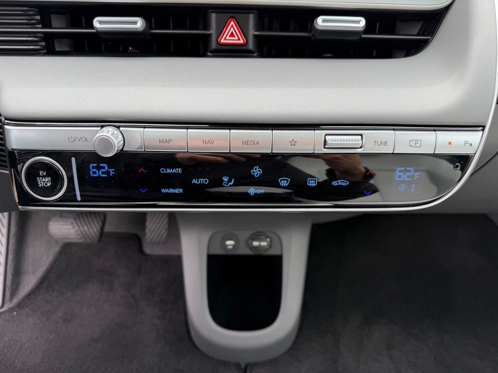 Used 2024 Atlas White Hyundai Limited image 25
