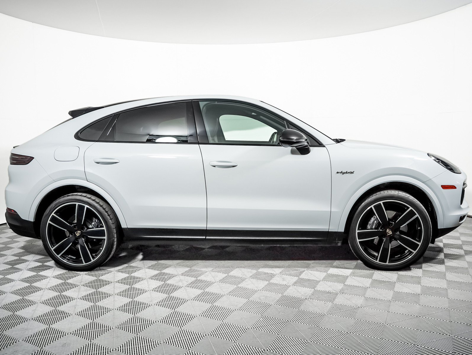 Certified Used 2023 CARRARA WHITE Porsche E-Hybrid Coupe image 9