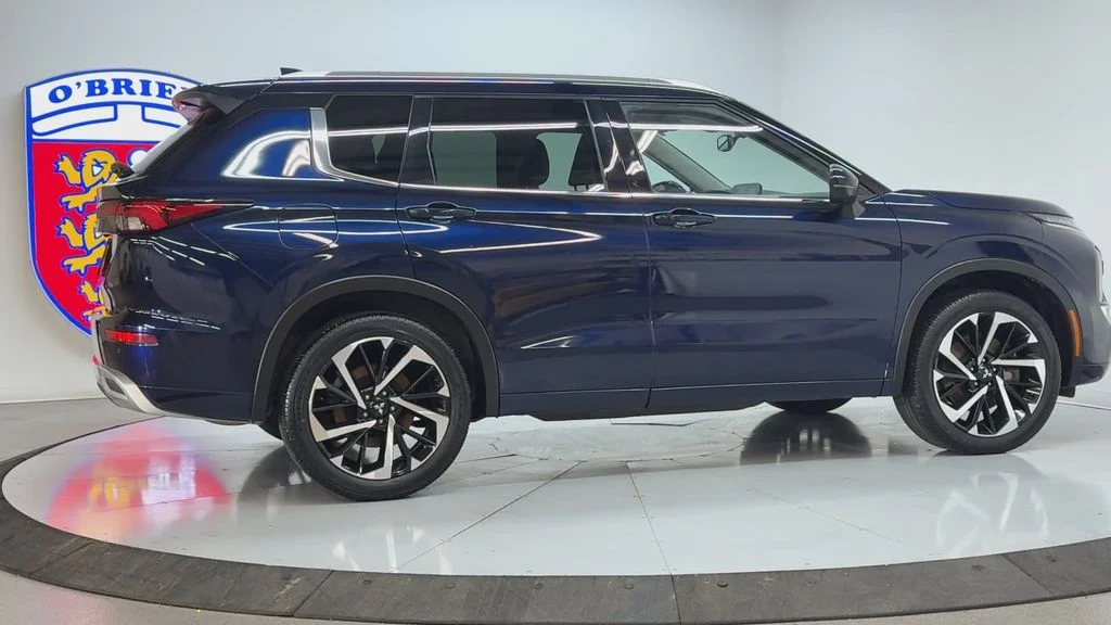 Used 2022  Mitsubishi SEL image 4