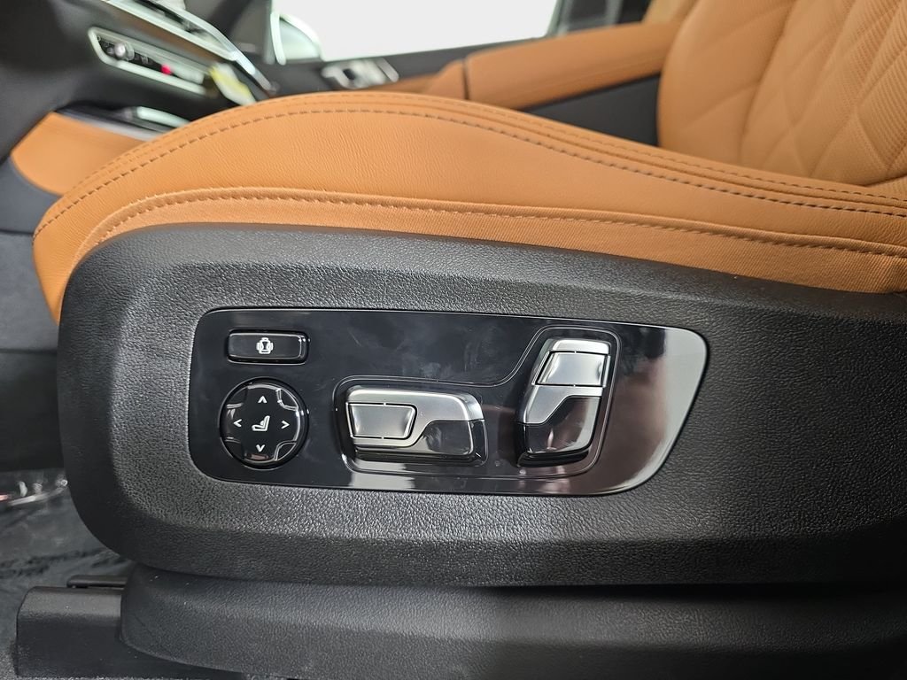 New 2026 Black Sapphire Metallic BMW xDrive40i image 29