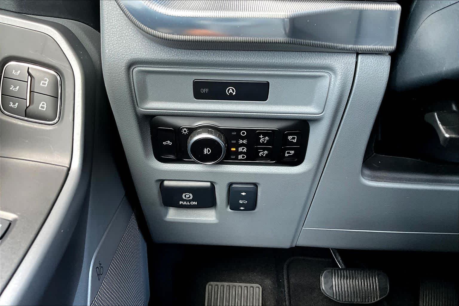 Used 2025 Carbonized Gray Metallic Ford LARIAT image 49