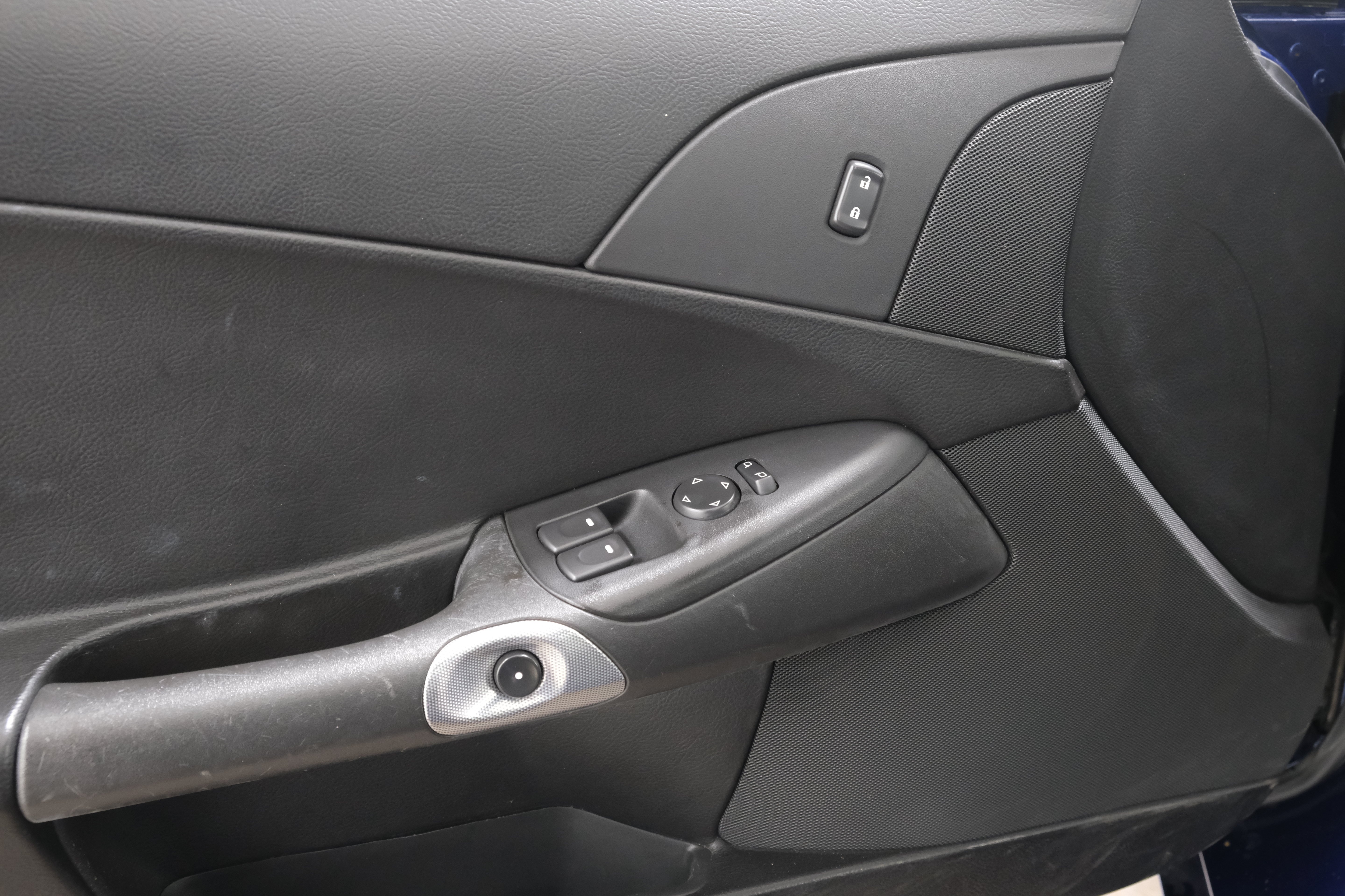 Used 2006 Lemans Blue Metallic Chevrolet Base image 29