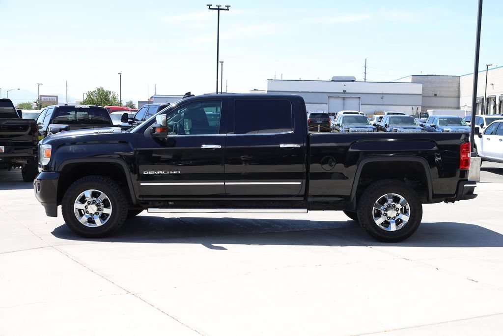 Used 2018 ONYX BLACK GMC Denali image 3