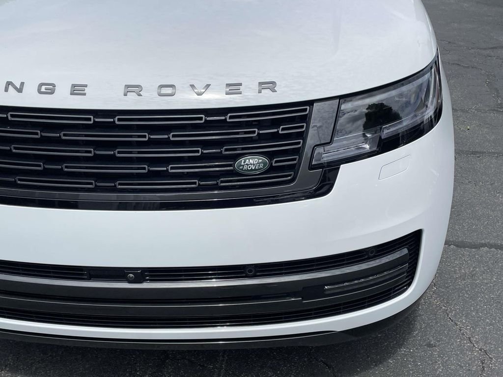 New 2026 Fuji White Land Rover SE image 7