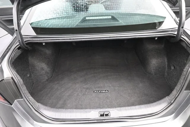 2025 Nissan Altima SV - Photo 17