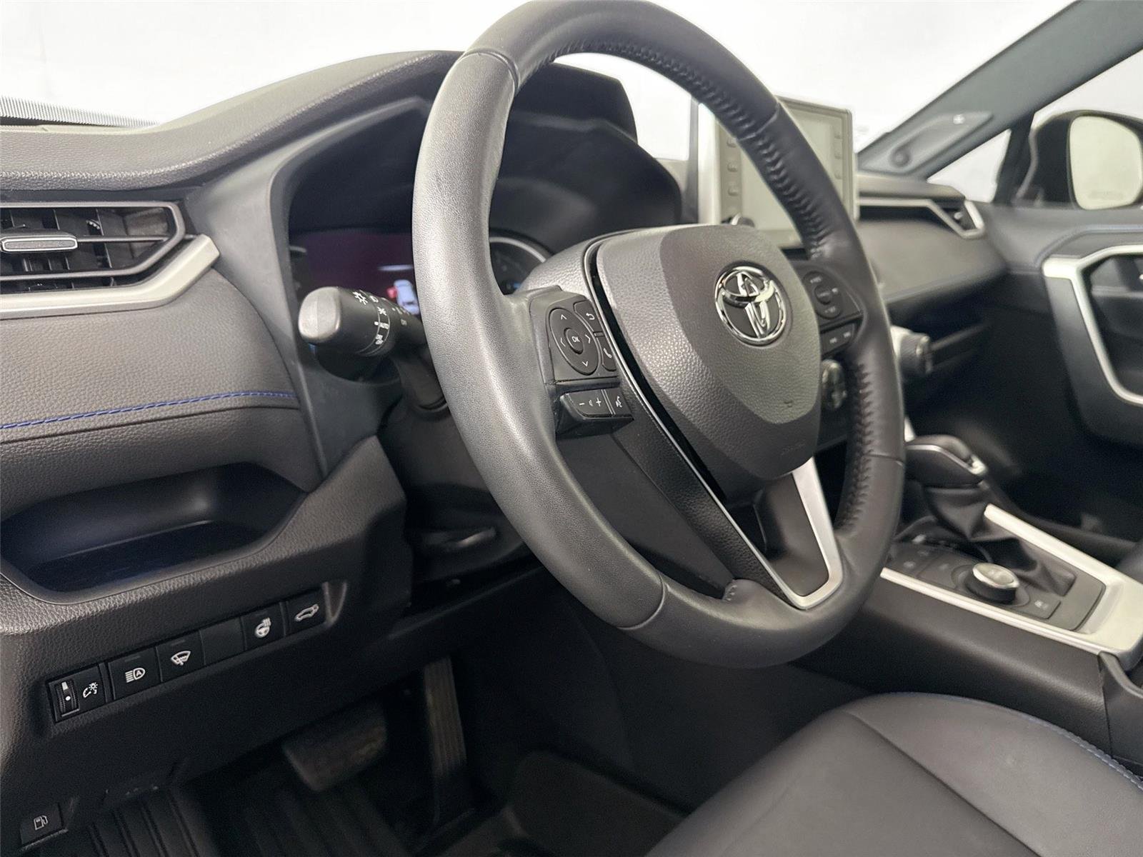 Certified Used 2021 Silver Sky Metallic/Midnight Black Metallic Toyota Hybrid XSE image 4
