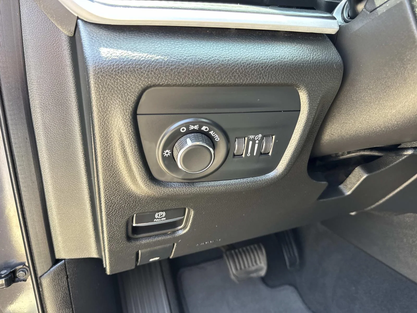 Used 2024 Baltic Gray Metallic Clearcoat Jeep Laredo image 20