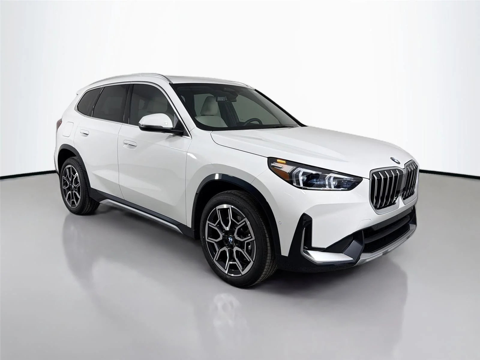 New 2026 Alpine White BMW xDrive28i image 3