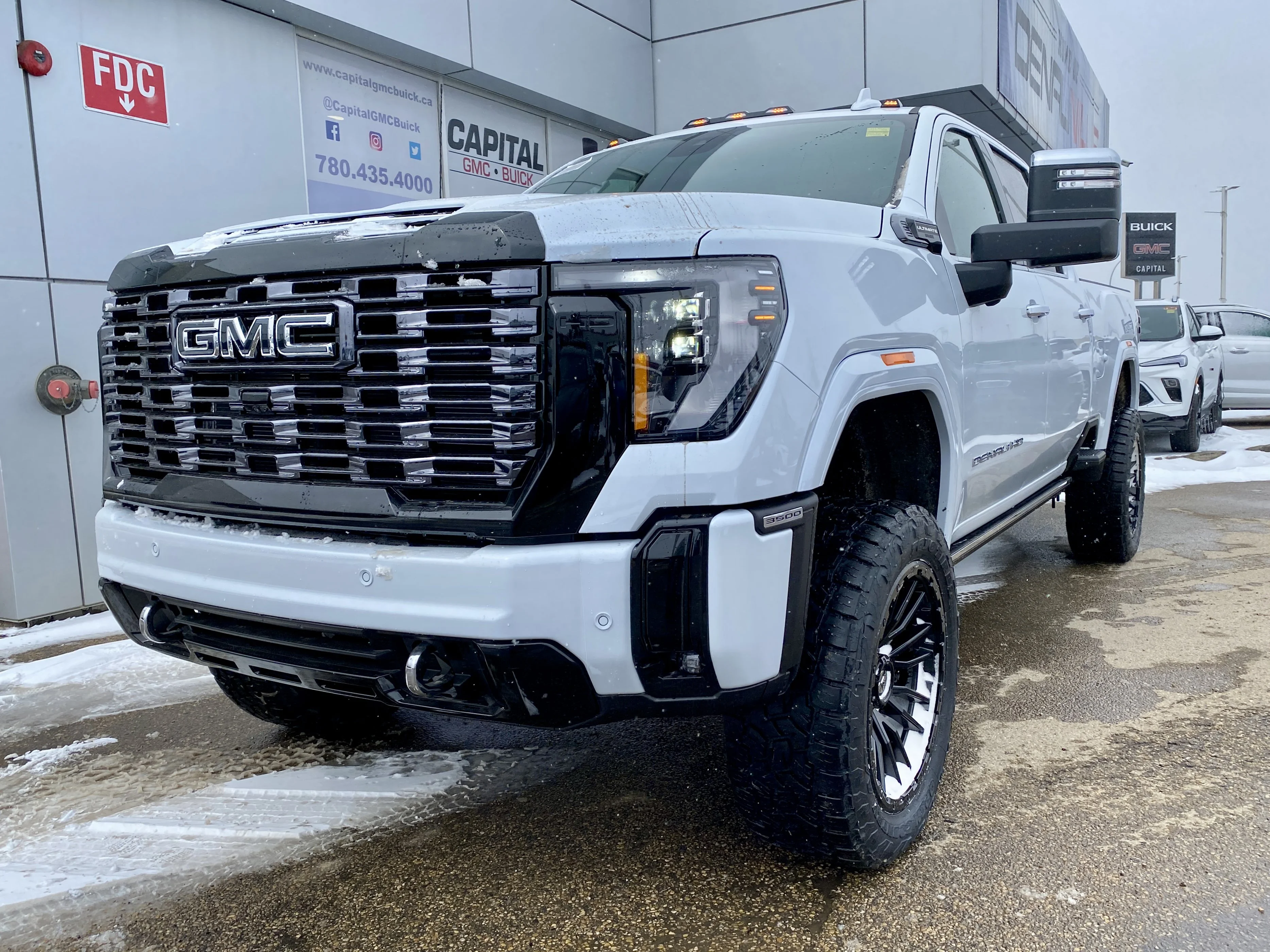 New 2026 GLACIER WHITE TRICOAT GMC Denali Ultimate image 2