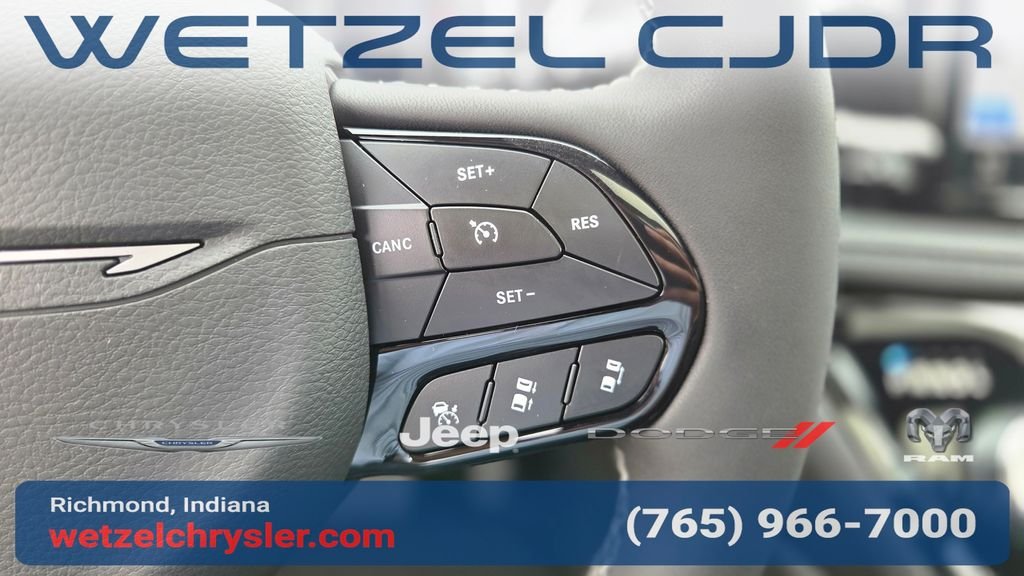 New 2027 Red Hot Pearl-Coat Exterior Paint Chrysler Limited image 21
