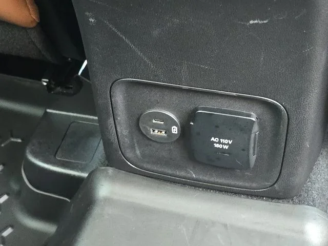 Used 2022  Ford Outer Banks image 18