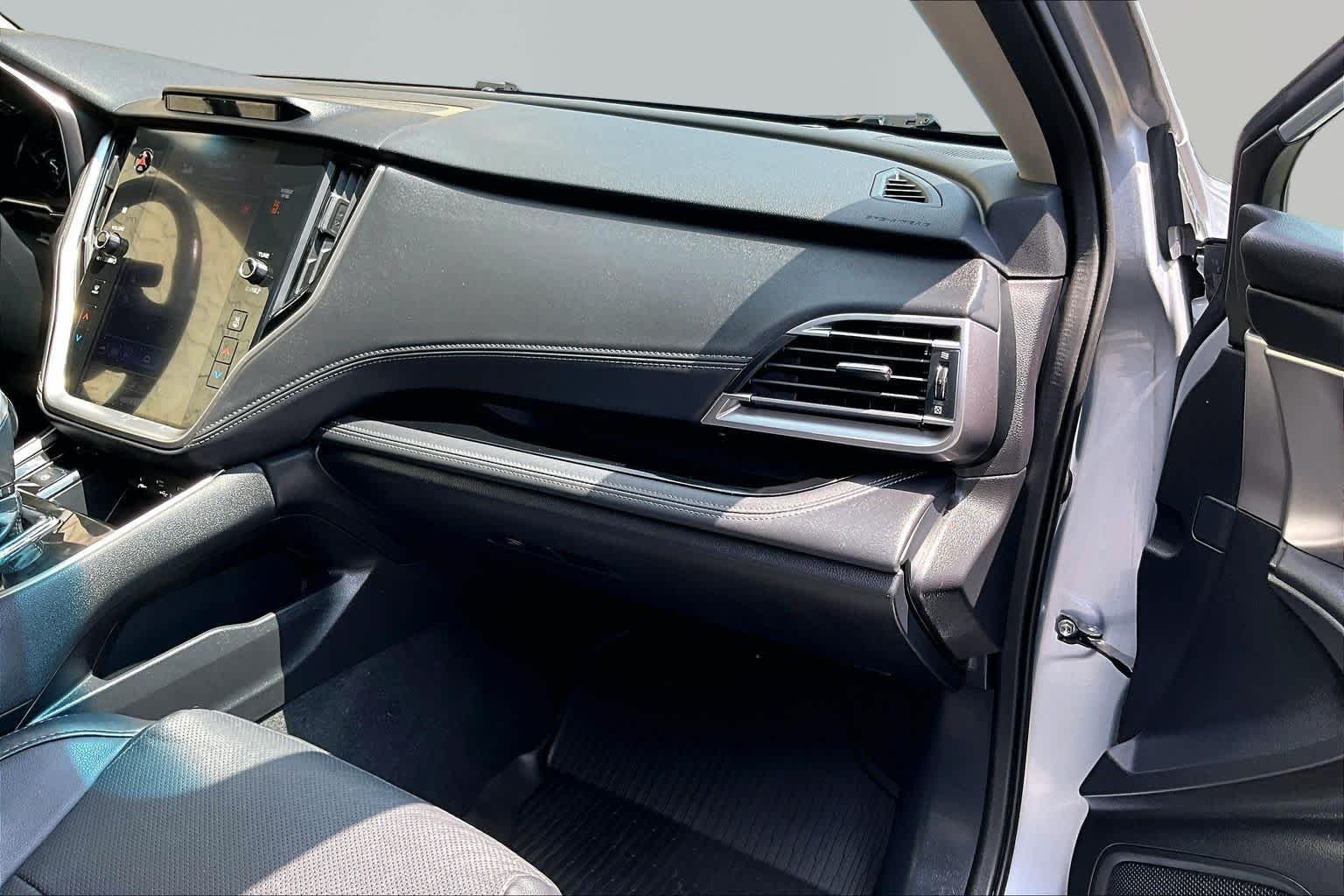 Used 2022 Ice Silver Metallic Subaru Limited image 19
