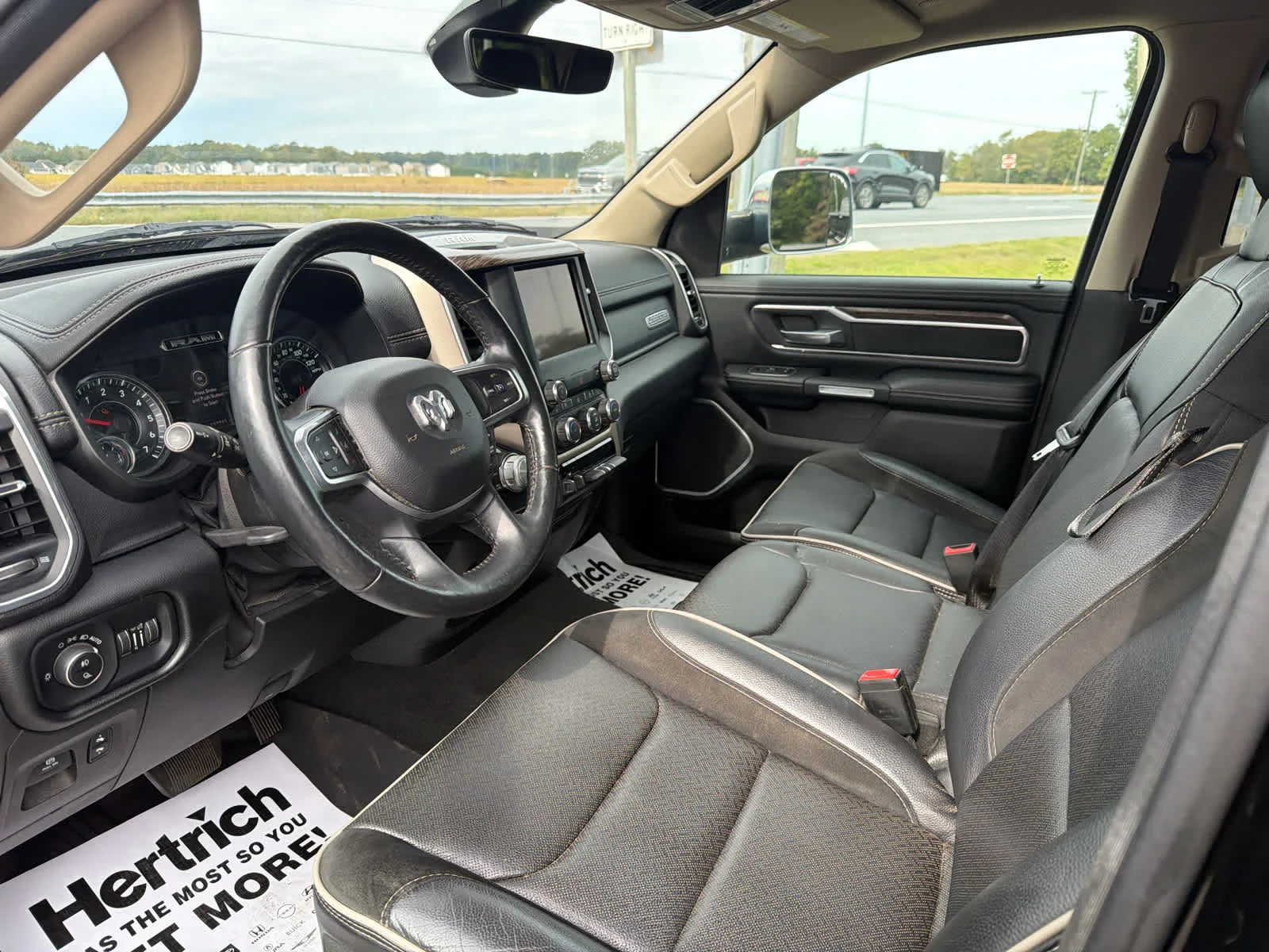 Used 2020 Diamond Black Crystal Pearlcoat Ram Laramie image 15