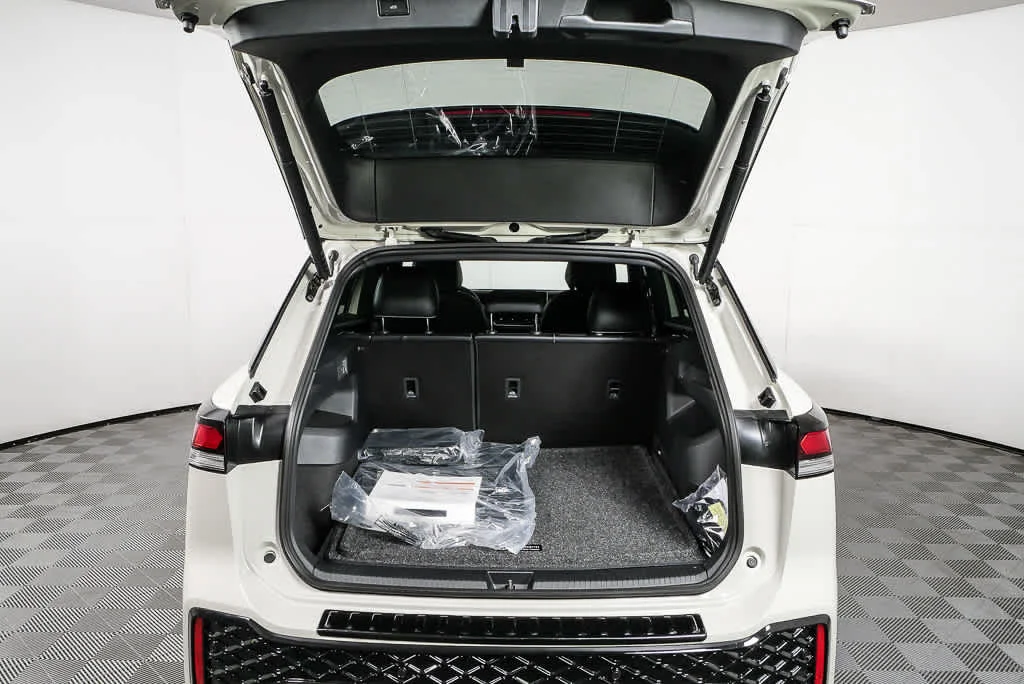 New 2026 Sandstone w/Deep Black Roof Volkswagen SE R-Line Black image 30