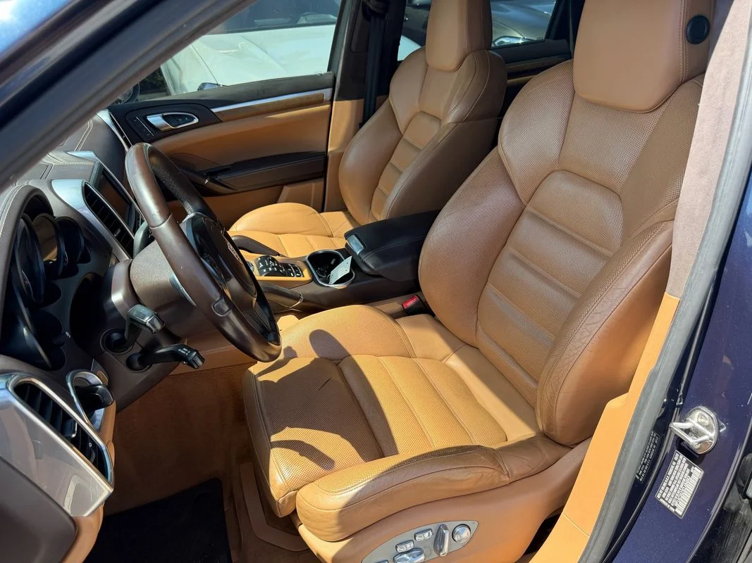 Used 2012  Porsche Turbo image 22