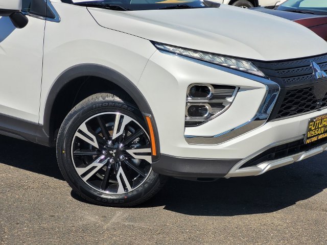 Used 2025 White Mitsubishi SE image 9