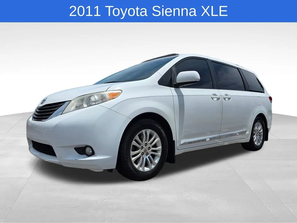Used 2011  Toyota XLE AAS image 10