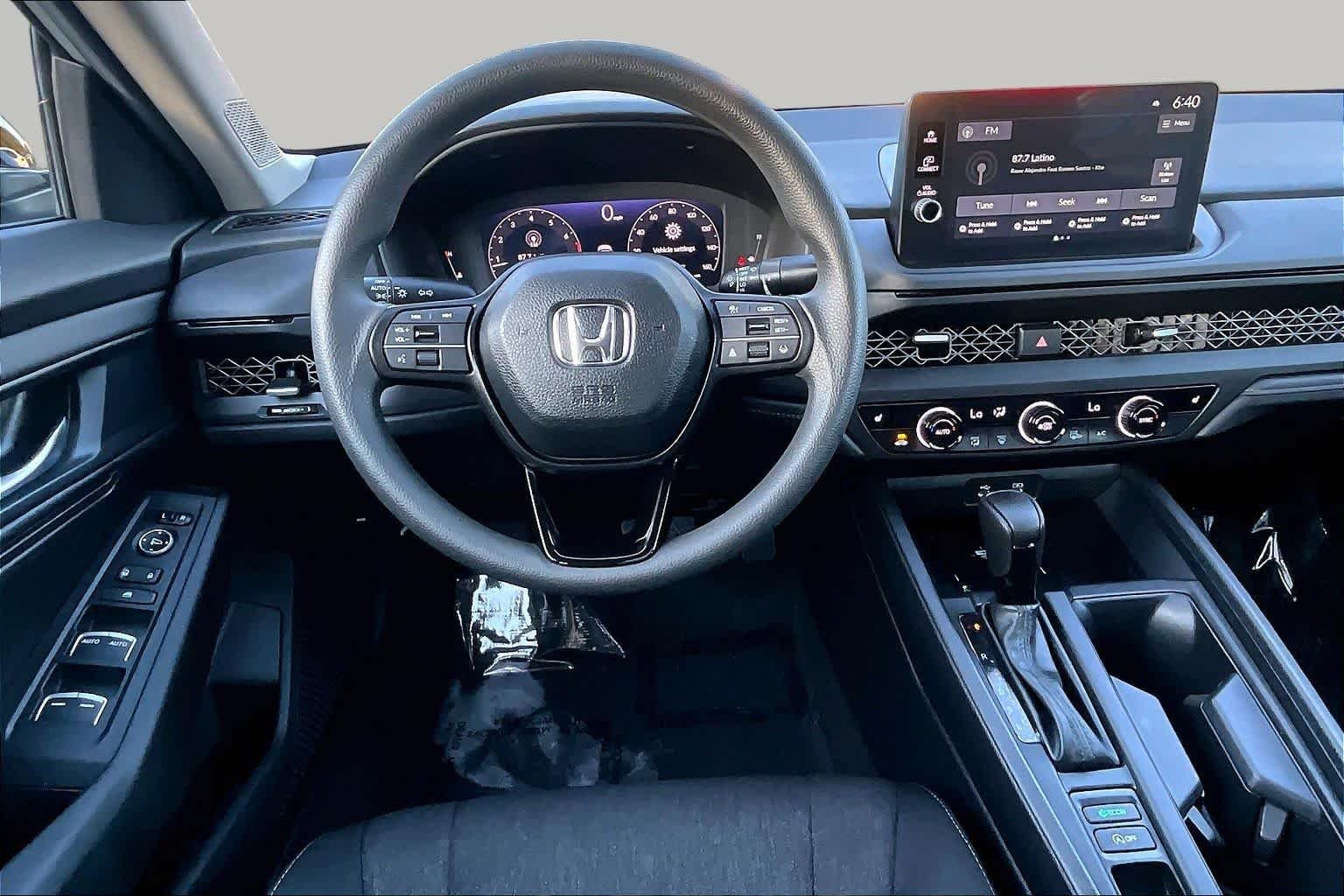 Used 2026 Urban Gray Pearl Honda SE image 6