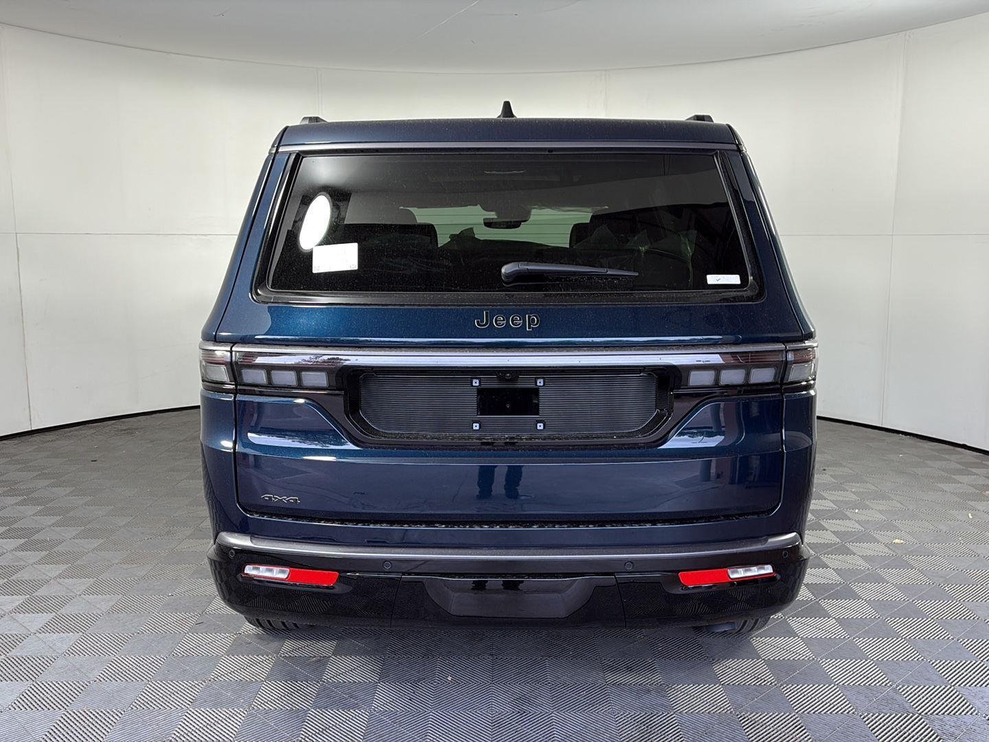 New 2026 Fathom Blue Pearl-Coat Exterior Paint (Late Availability) Jeep Limited Reserve image 5
