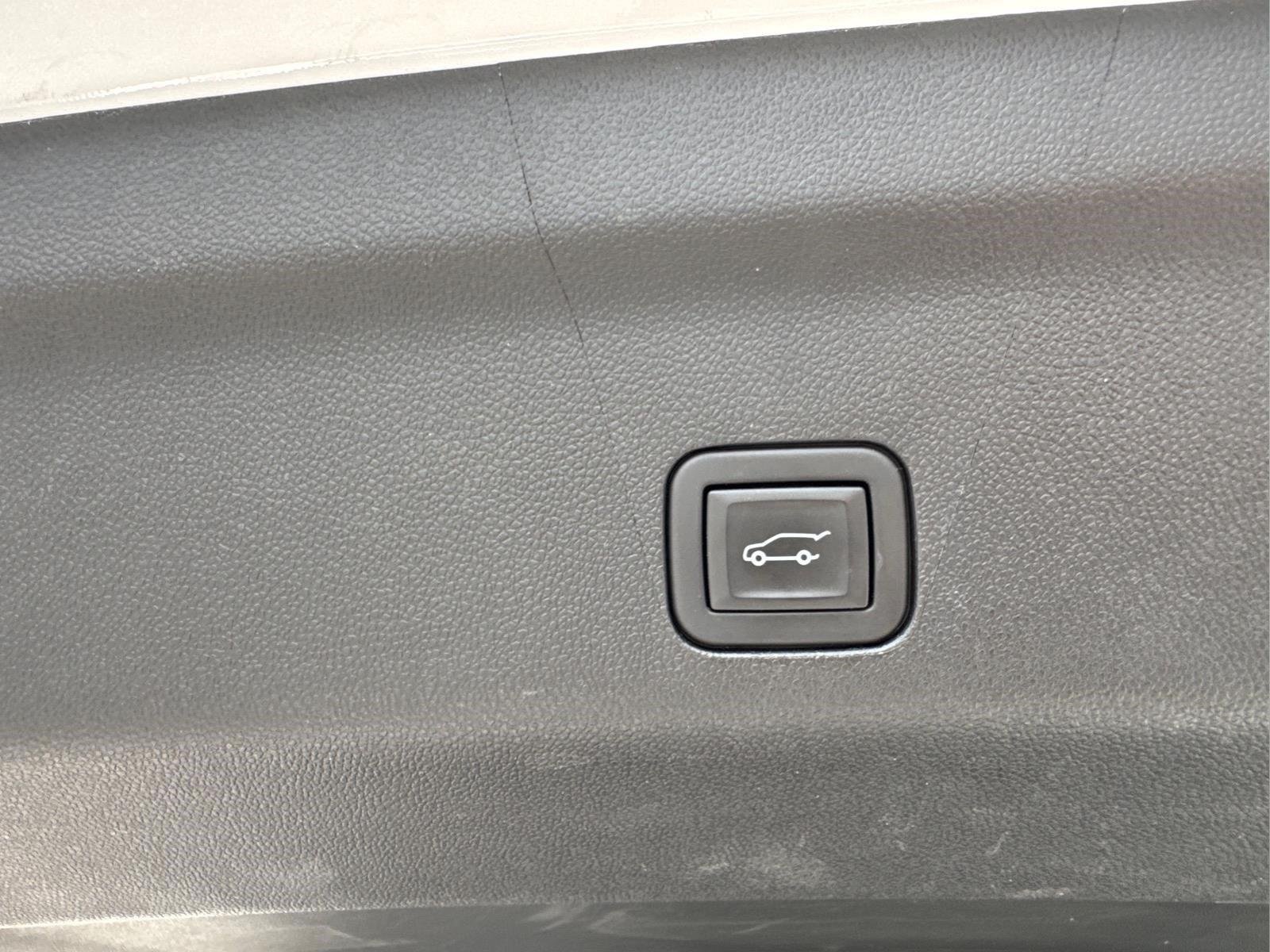 Used 2024 Summit White GMC AT4 image 12