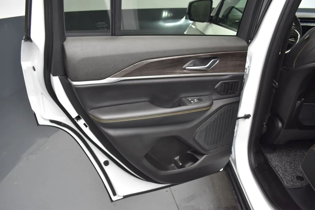 New 2026 Bright White Clearcoat Jeep  image 27