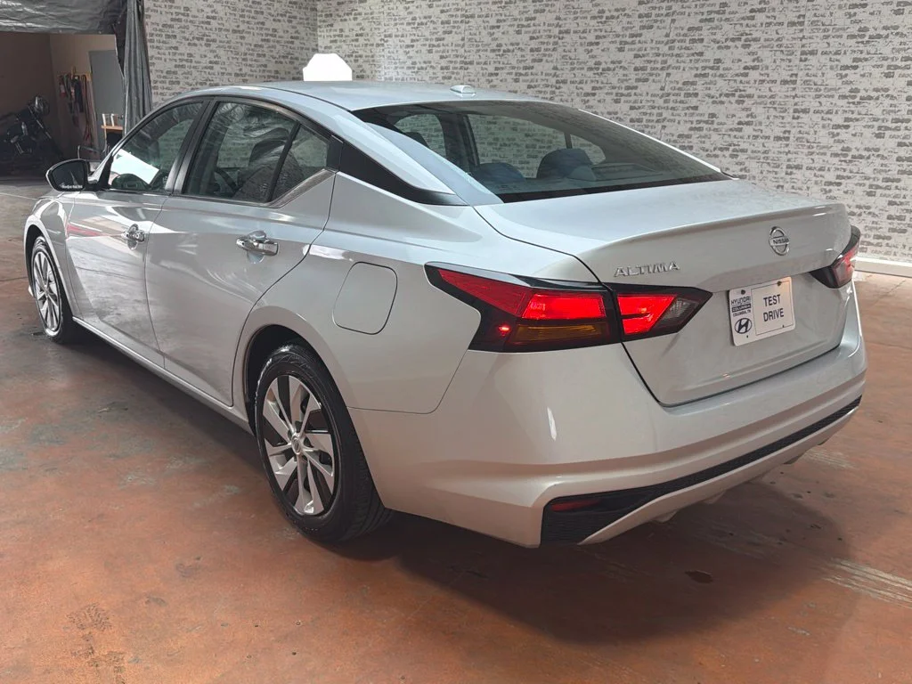 Used 2020 Brilliant Silver Metallic Nissan 2.5 S image 5
