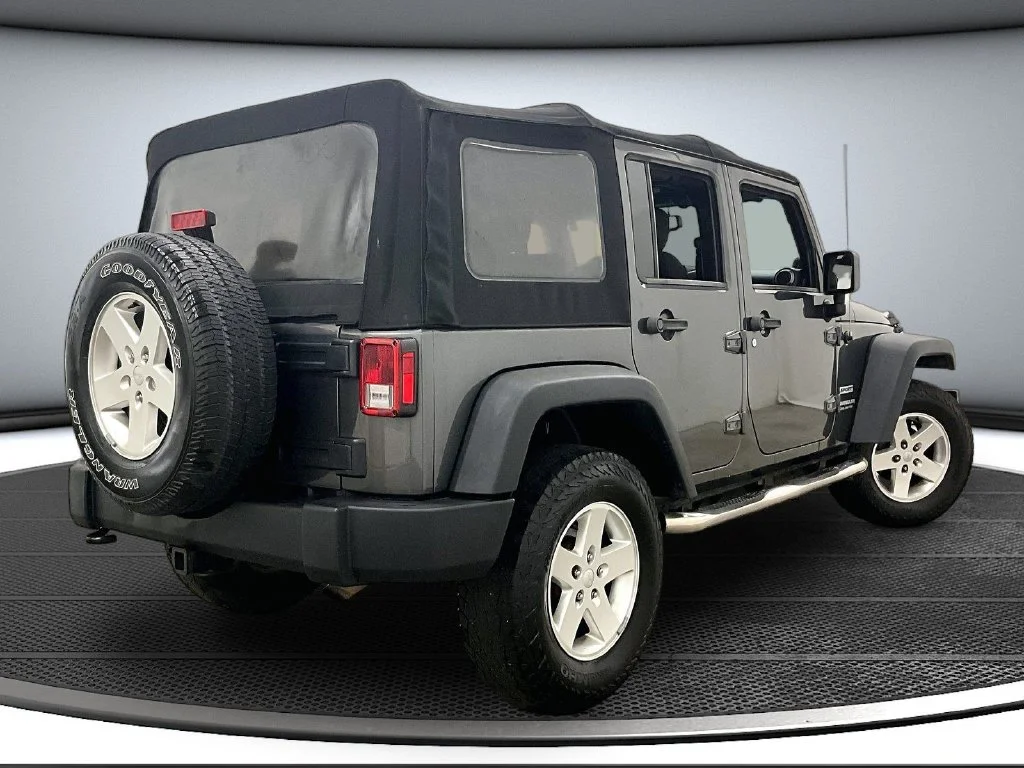 Used 2014 Gray Jeep Unlimited Sport image 6