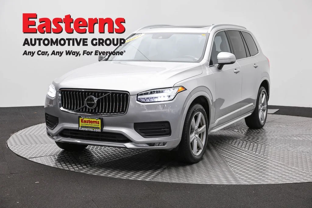 Used 2022 Gray Volvo T5 Momentum image 1