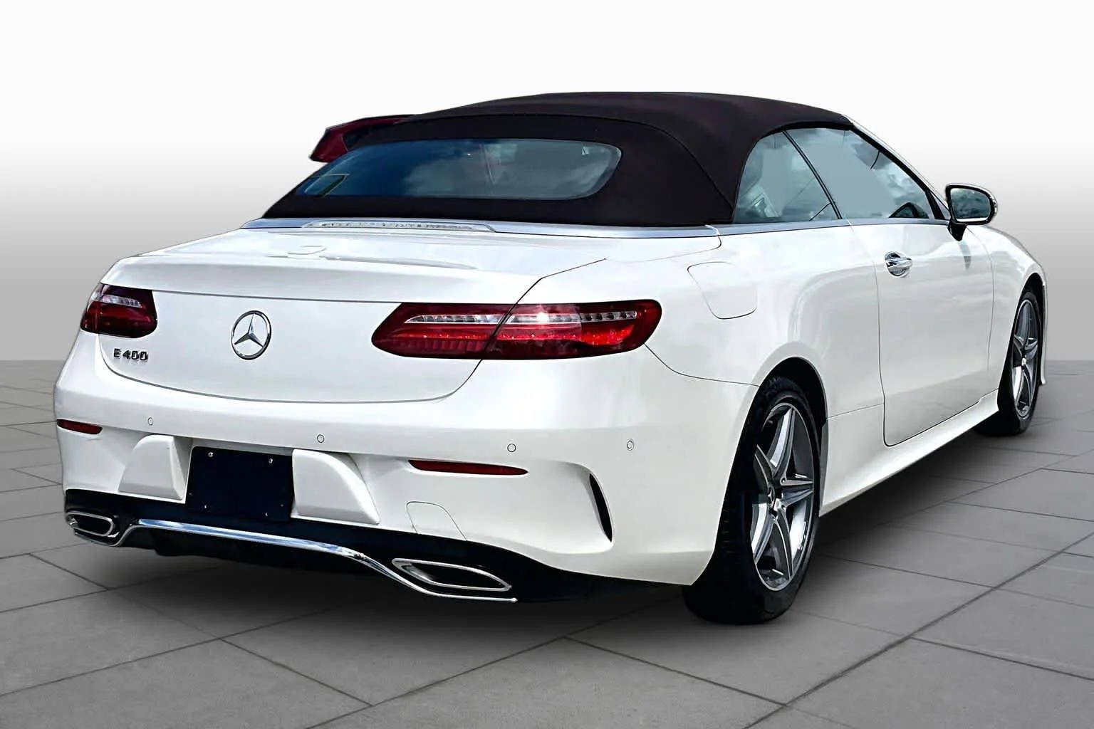 Used 2018 designo Diamond White Mercedes-Benz E 400 image 13
