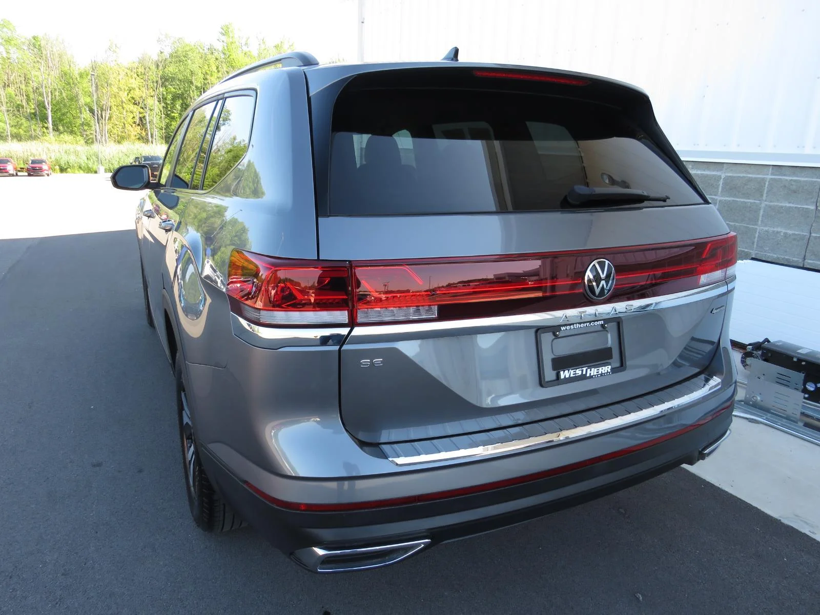 Used 2024  Volkswagen 2.0T SE image 19