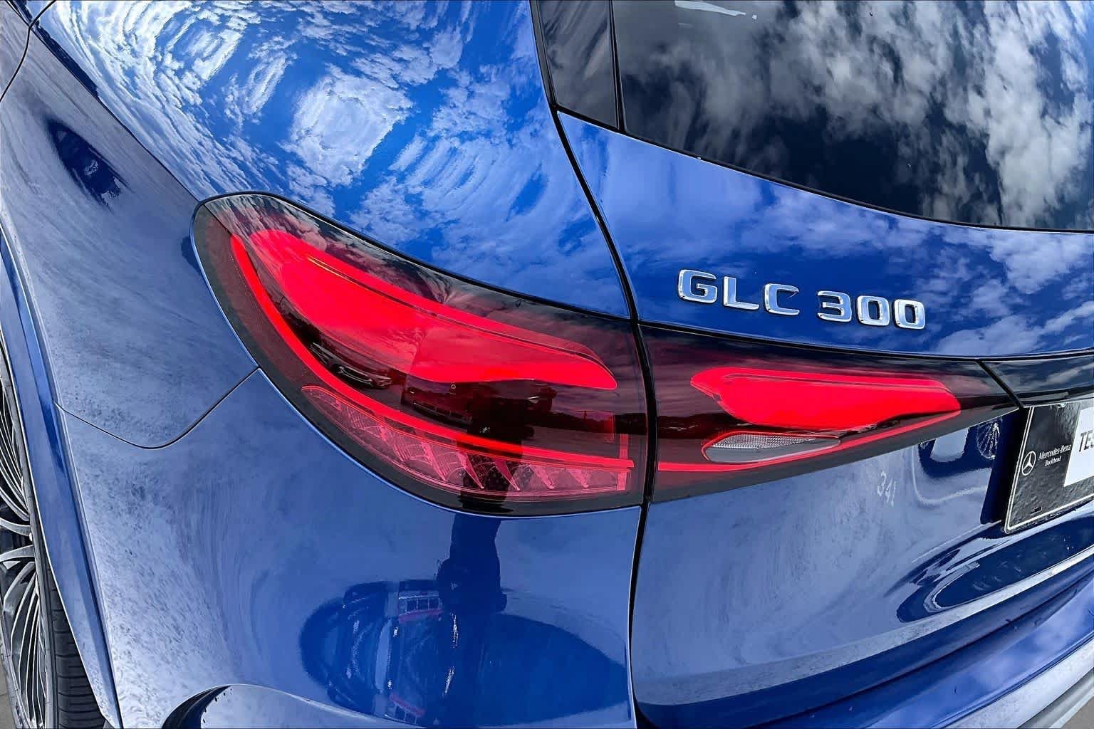 Used 2023 Starling Blue Metallic Mercedes-Benz GLC 300 image 29