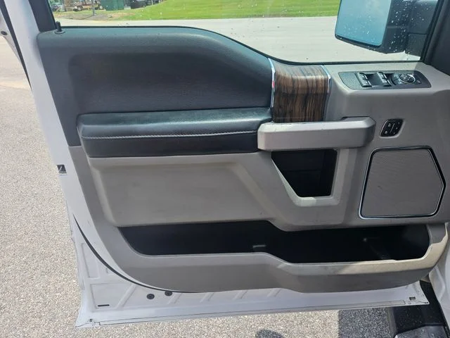 Used 2020 White Ford Lariat image 10