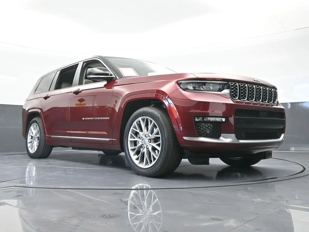 Used 2023 Velvet Red Pearlcoat Jeep Summit image 71