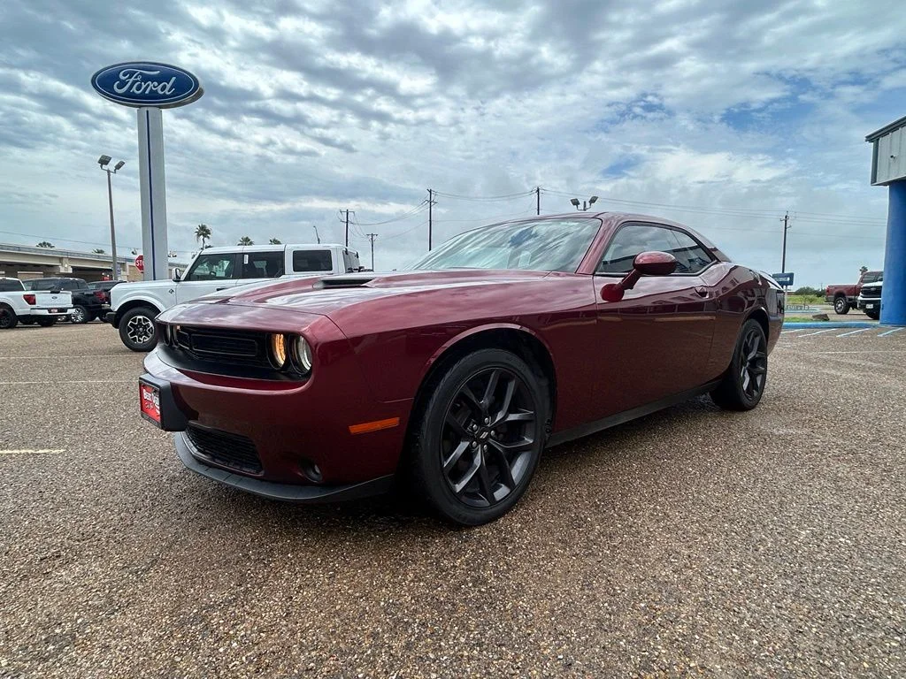 Used 2020 Red Dodge SXT image 3