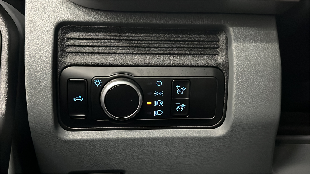 Used 2025 Oxford White Ford XL image 38
