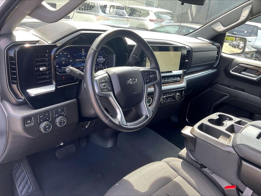 Used 2022 White Chevrolet RST image 8