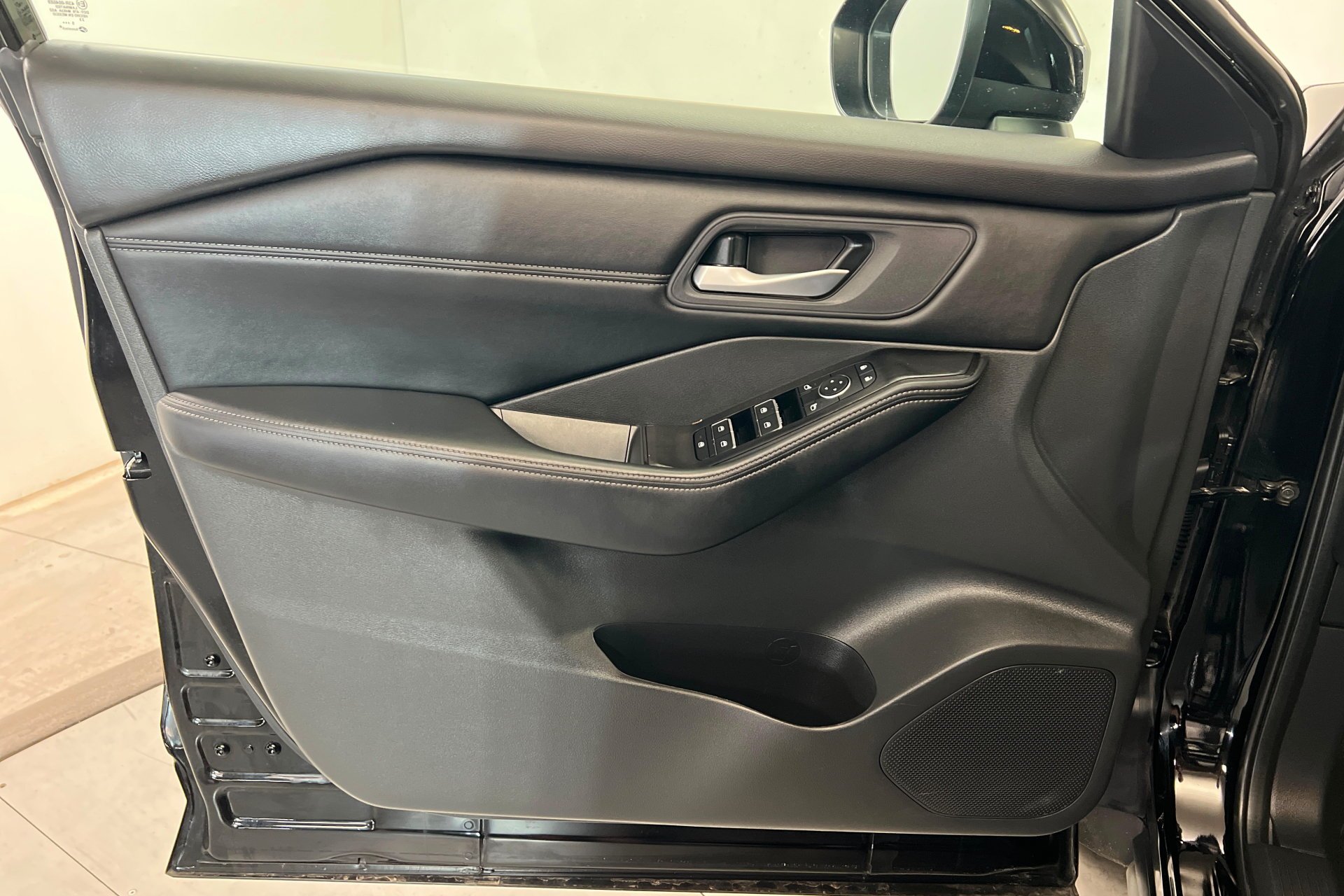 Used 2026 Super Black Nissan SL image 16