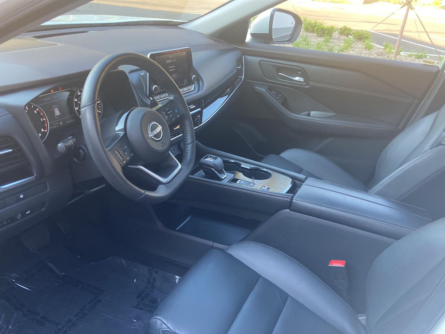 Used 2023 Pearl White Tricoat Nissan SL image 9